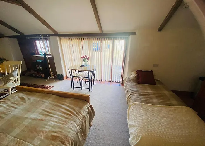 Cozy, Open Plan Barn With Log Burner