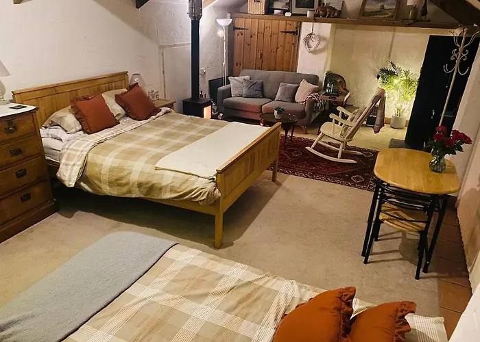 Cozy, Open Plan Barn With Log Burner