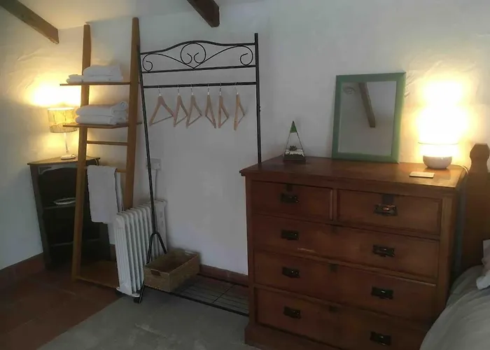 Cozy, Open Plan Barn With Log Burner