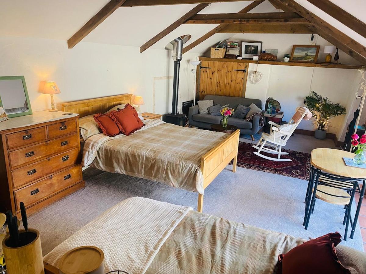 Cozy, Open Plan Barn With Log Burner *