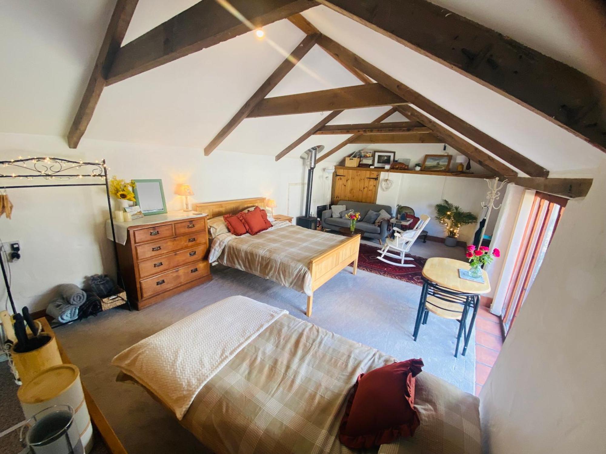 Cozy, Open Plan Barn With Log Burner *